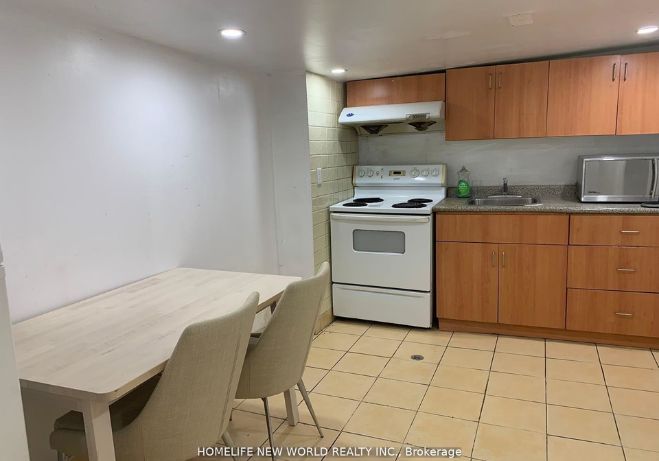 30-huron-street-toronto-ontario-c12382634