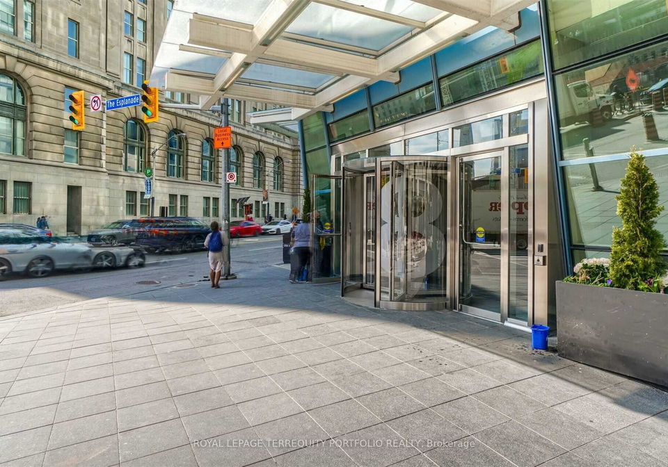 8-the-esplanade-toronto-ontario-c12382638