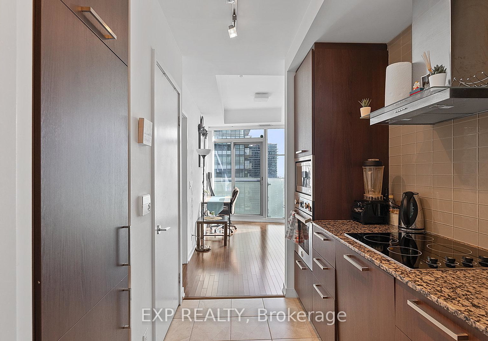 14-york-street-toronto-ontario-c12382805