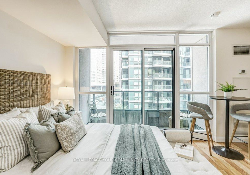 600-fleet-street-toronto-ontario-c12383548