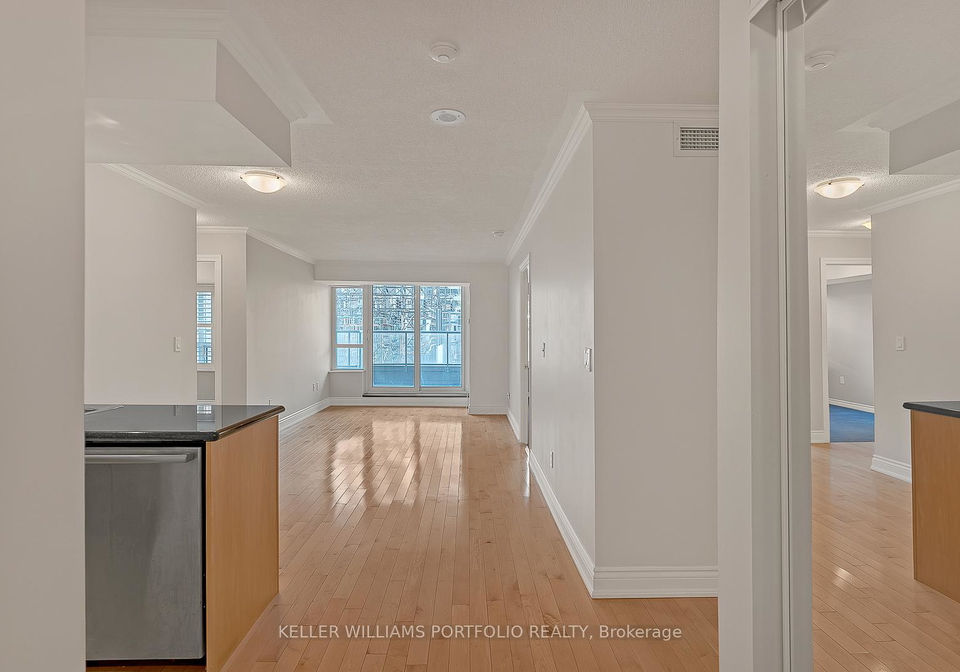 250-wellington-street-w-toronto-ontario-c12383752