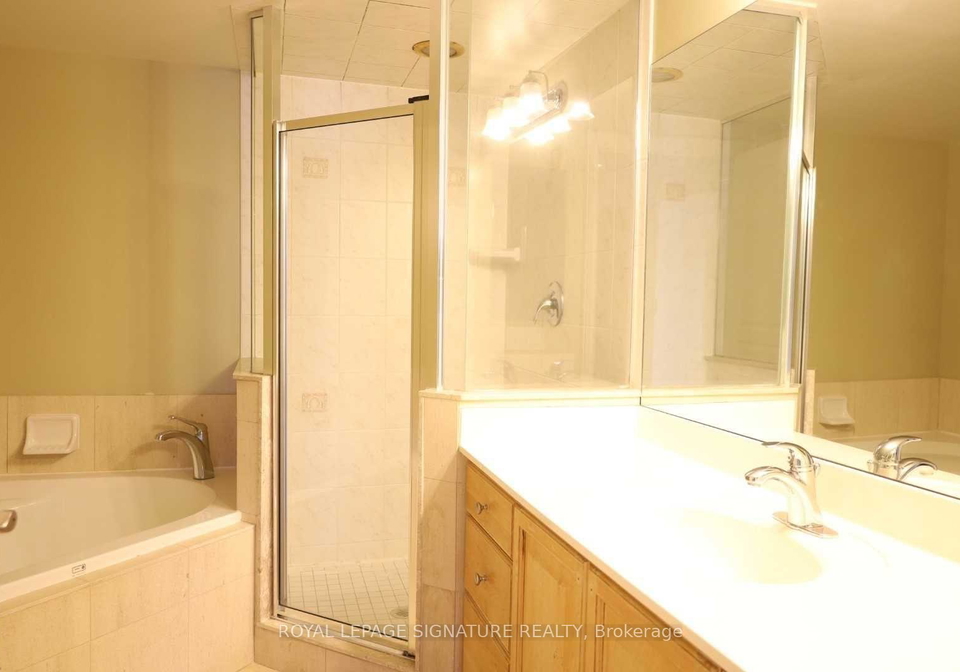 8-mckee-avenue-north-york-ontario-c12383761
