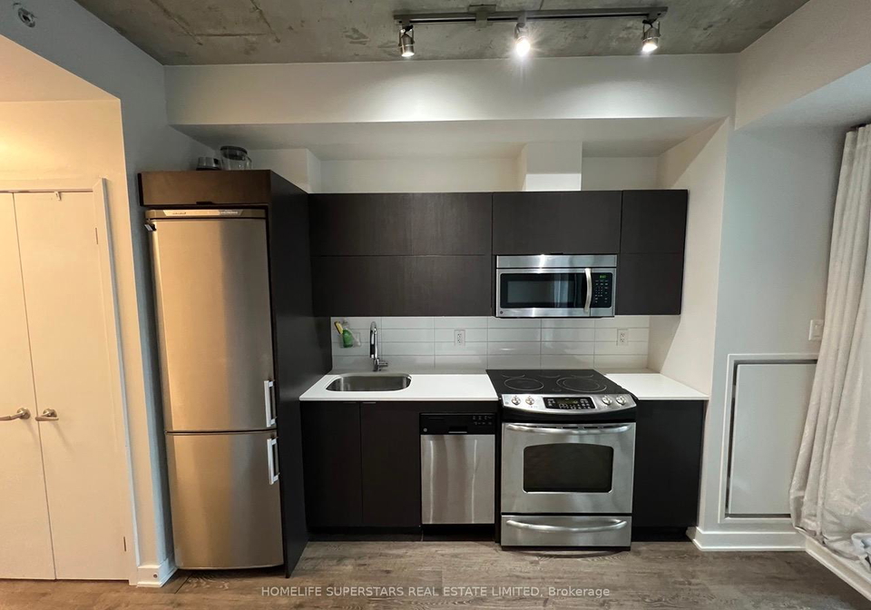 32-camden-street-toronto-ontario-c12384004