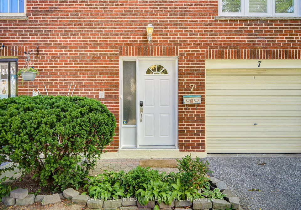 7-lepus-starway-north-york-ontario-c12384206