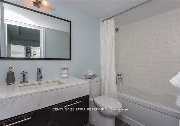 126-simcoe-street-toronto-ontario-c12384967