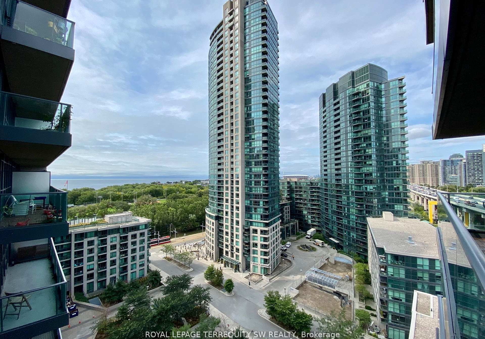 209-fort-york-boulevard-toronto-ontario-c12385027