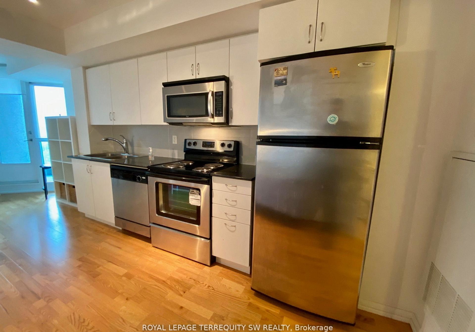 209-fort-york-boulevard-toronto-ontario-c12385027