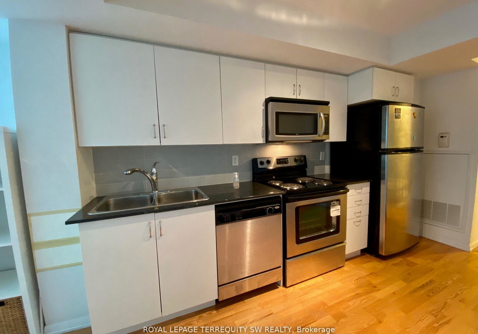 209-fort-york-boulevard-toronto-ontario-c12385027