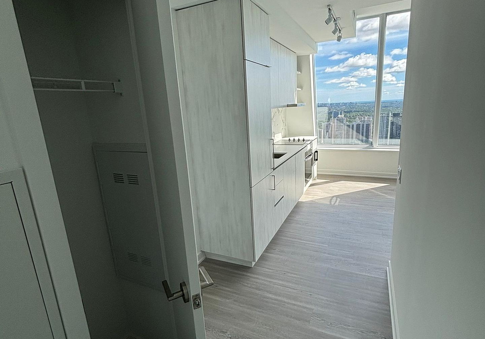 8-wellesley-street-w-toronto-ontario-c12385157