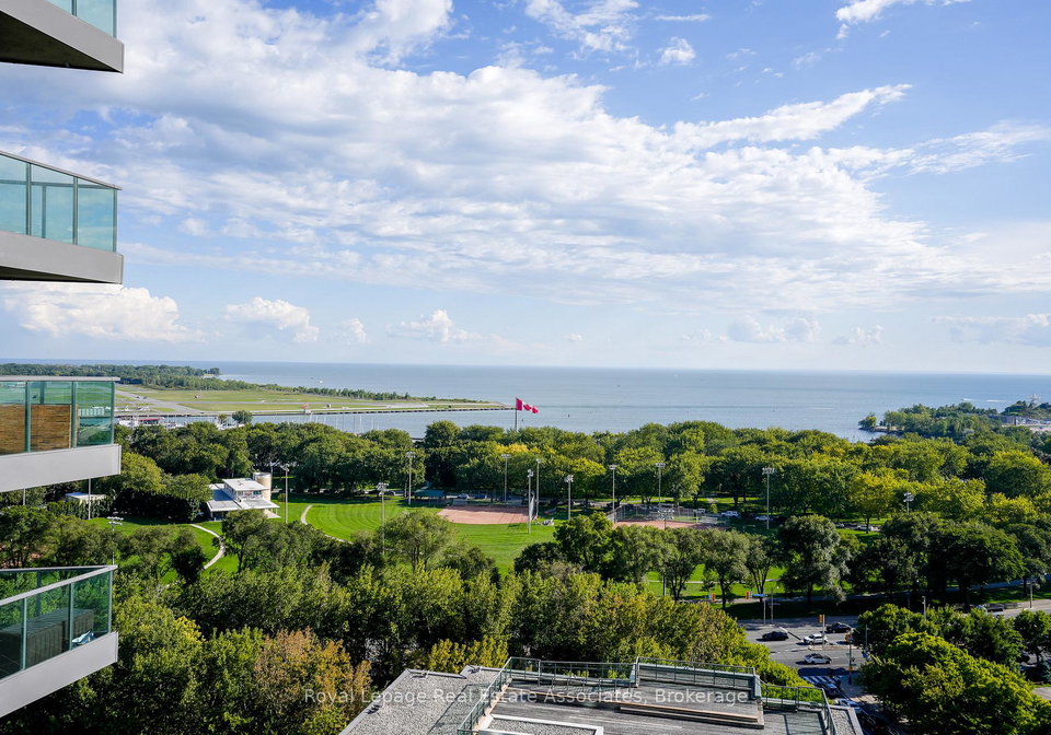 231-fort-york-boulevard-toronto-ontario-c12385184