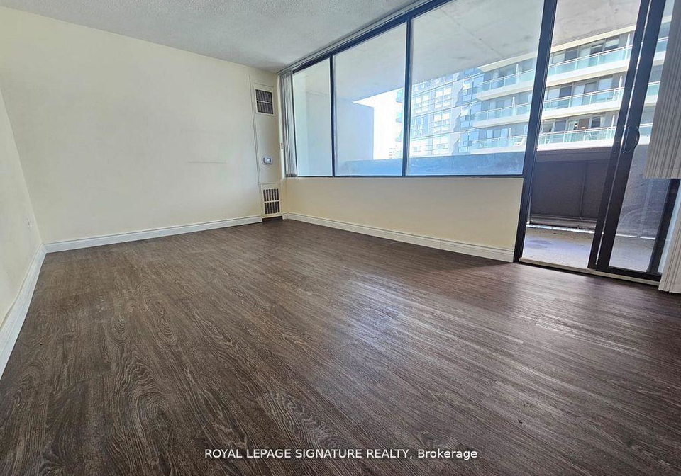 720-spadina-avenue-toronto-ontario-c12385474