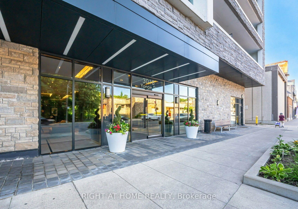 3018-yonge-street-toronto-ontario-c12385663