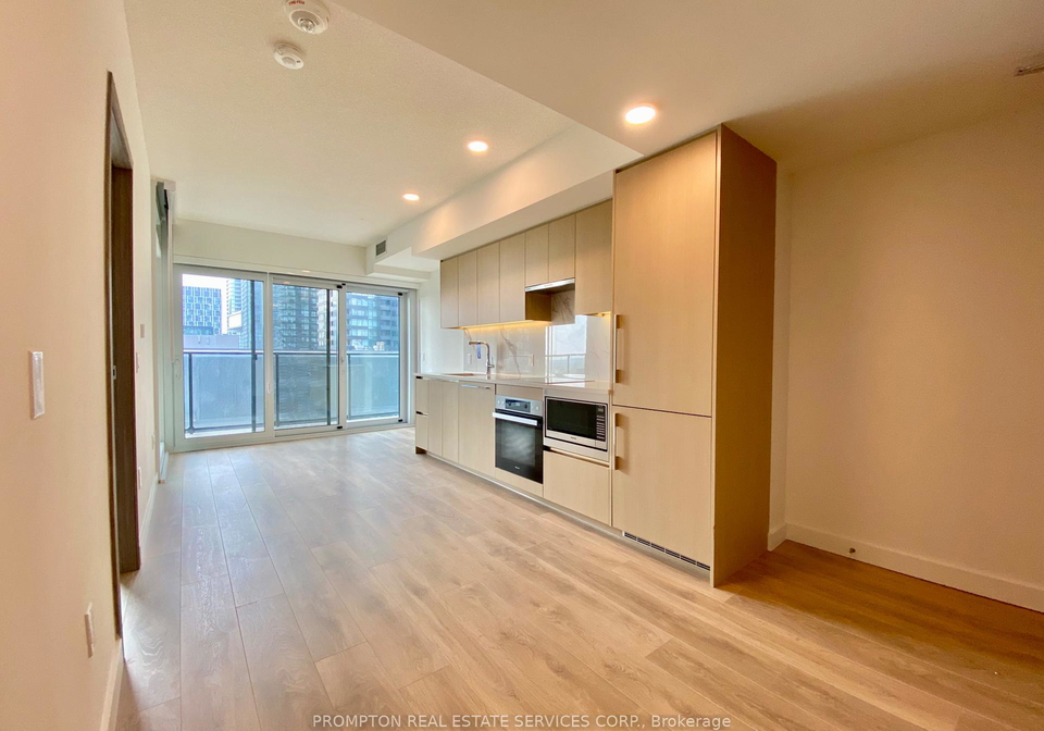3-concord-cityplace-way-toronto-ontario-c12385786
