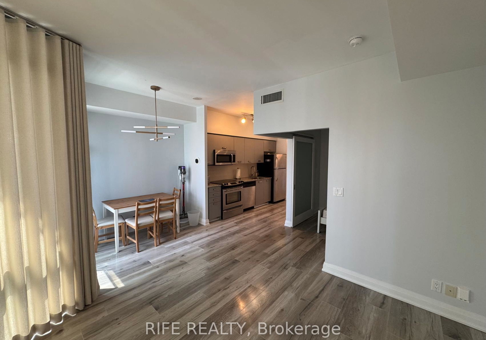 832-bay-street-toronto-ontario-c12386242