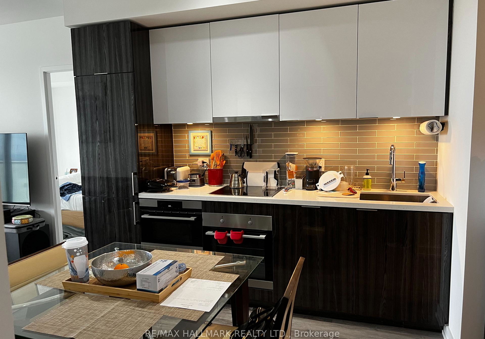 15-queens-quay-toronto-ontario-c12386489