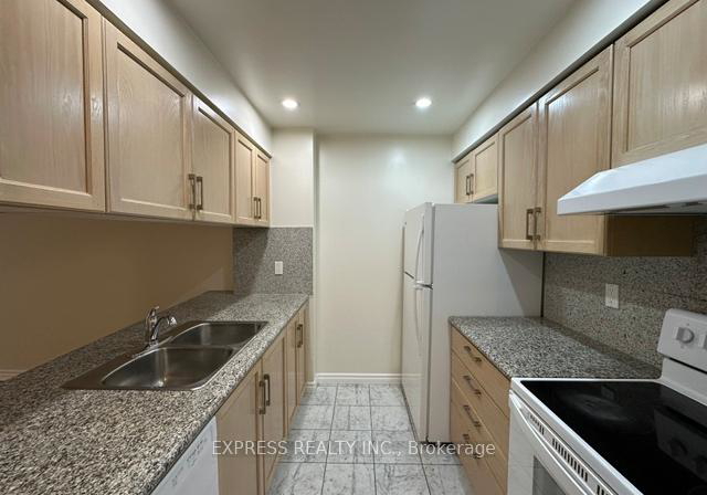 168-simcoe-street-toronto-ontario-c12386654