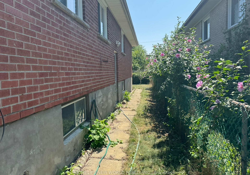 5-pindar-crescent-north-york-ontario-c12386970