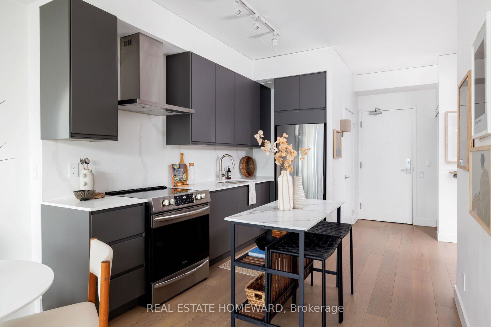 38-niagara-street-toronto-ontario-c12387765