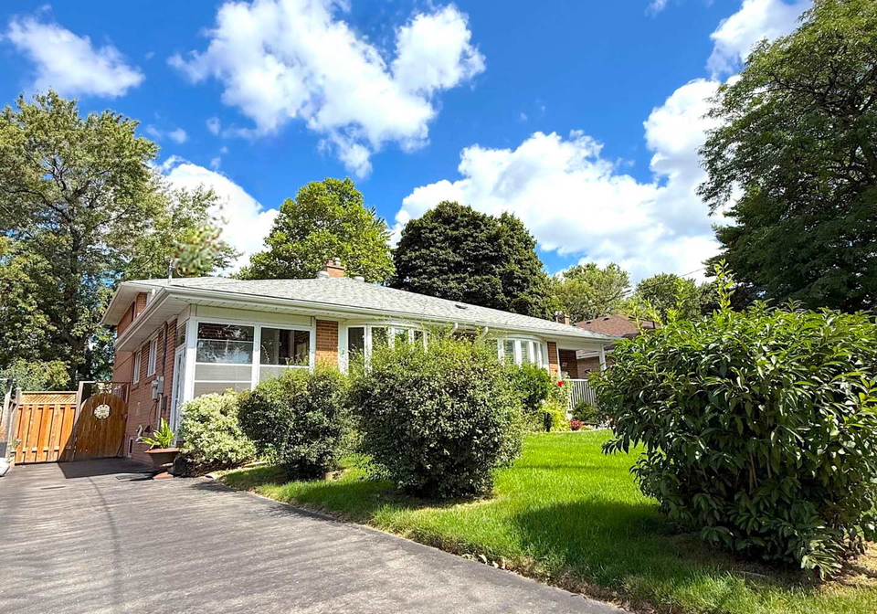 68-fortrose-crescent-north-york-ontario-c12387938