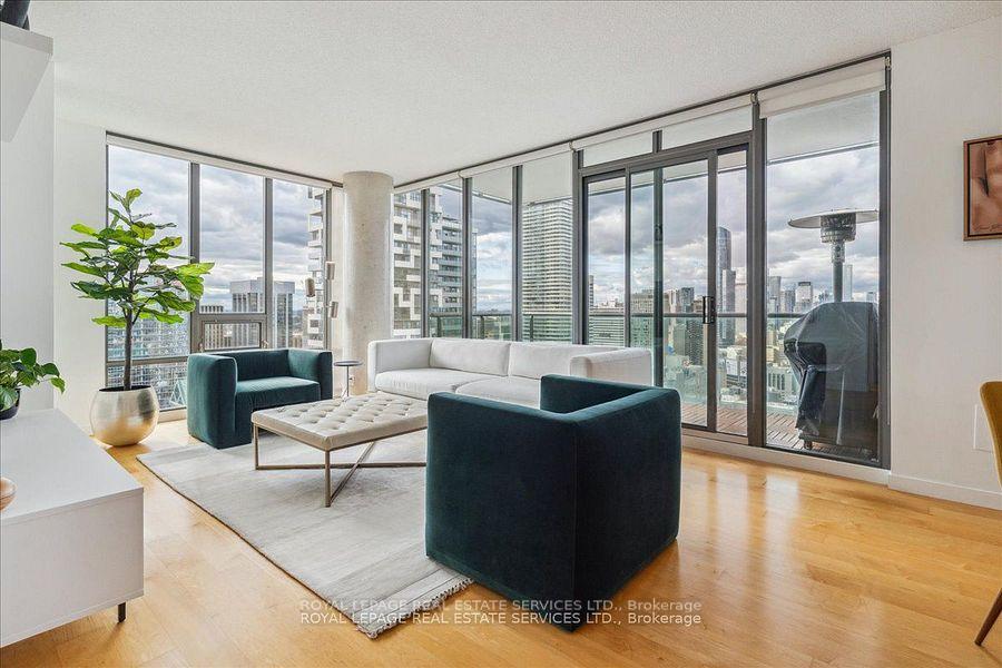33-lombard-street-toronto-ontario-c12388096