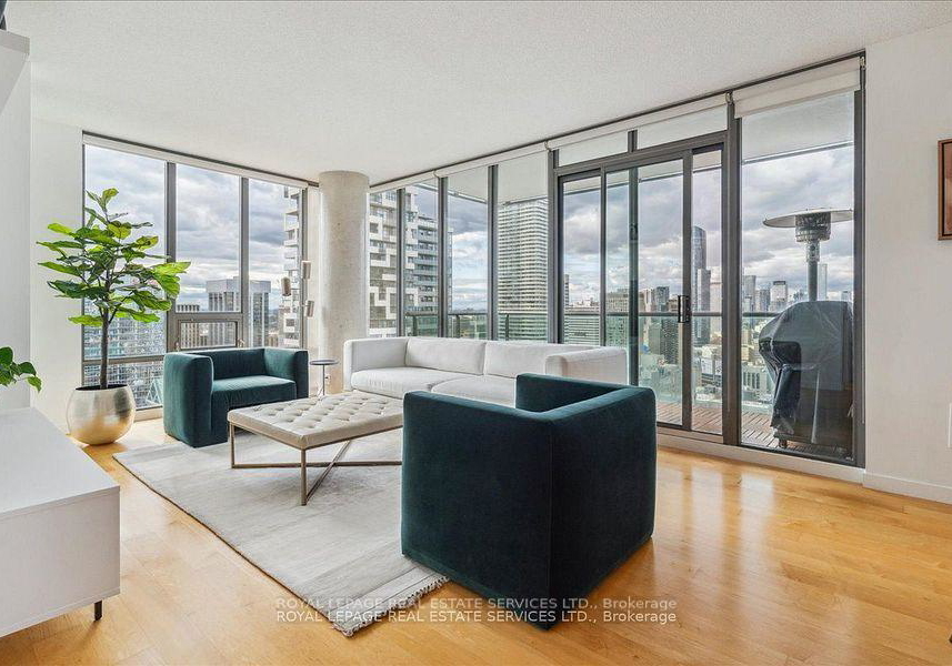 33-lombard-street-toronto-ontario-c12388096