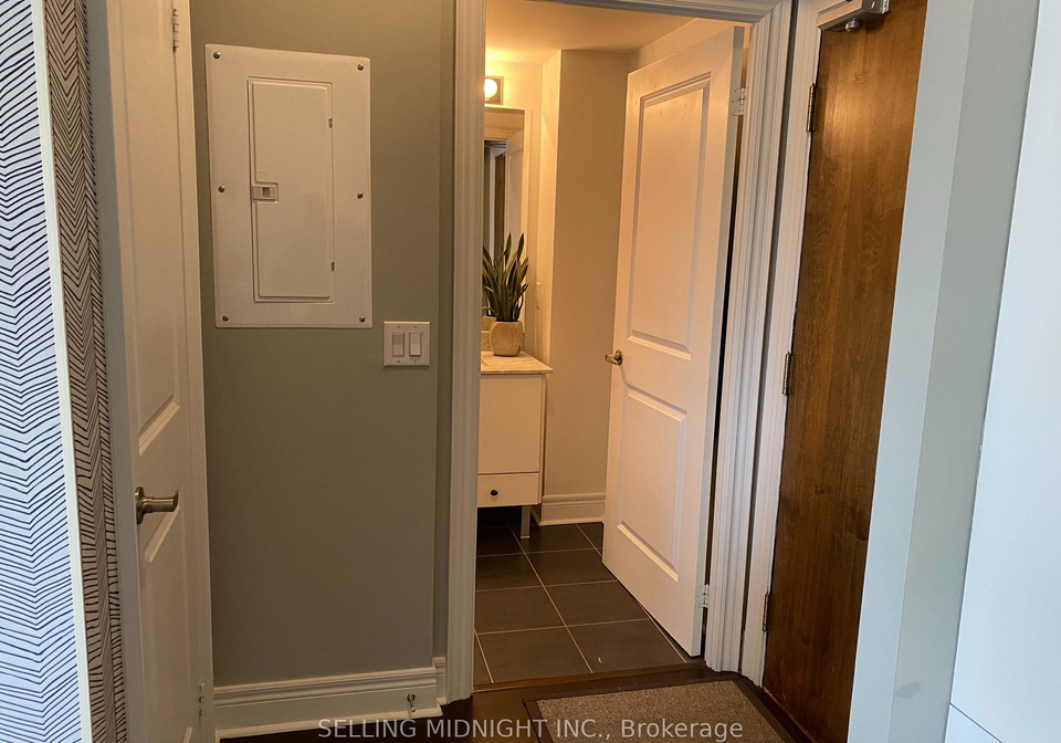 701-sheppard-avenue-w-toronto-ontario-c12388188