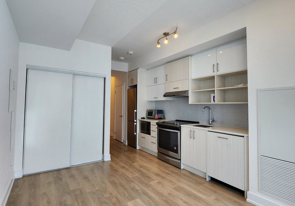 128-fairview-mall-drive-north-york-ontario-c12388279