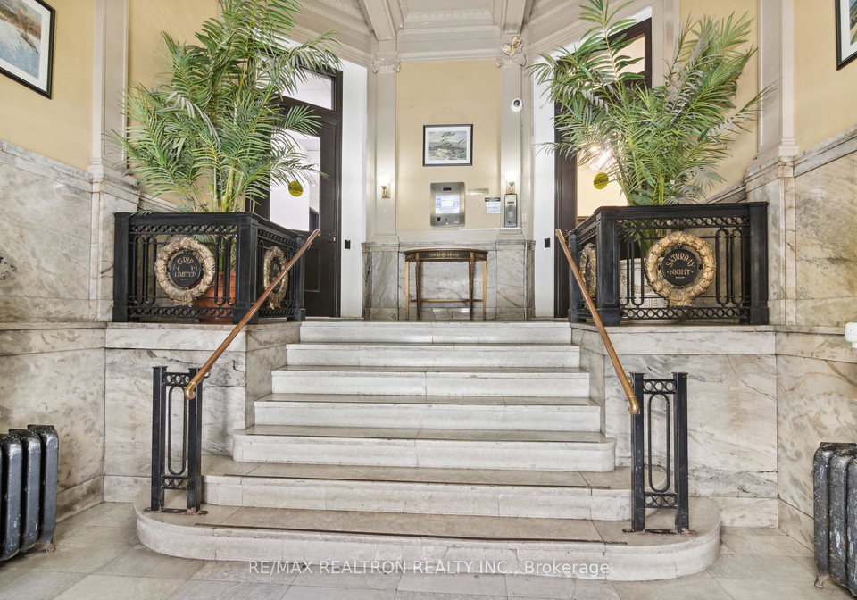 73-richmond-street-w-toronto-ontario-c12388335