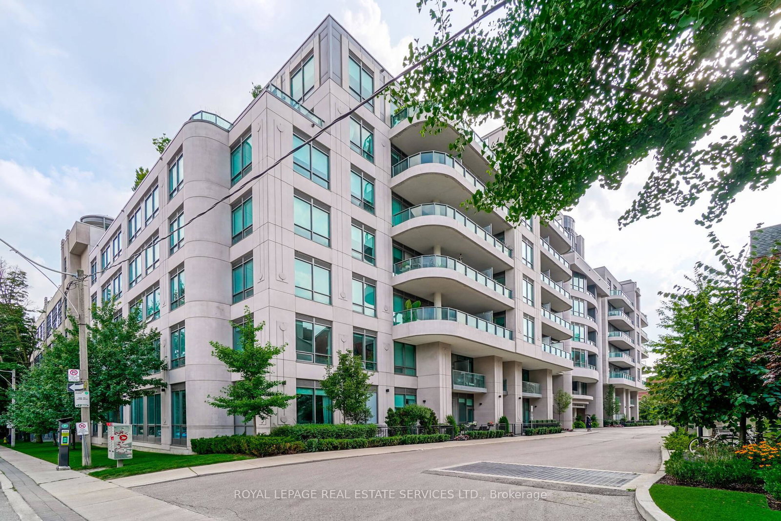 377-madison-avenue-toronto-ontario-c12388517