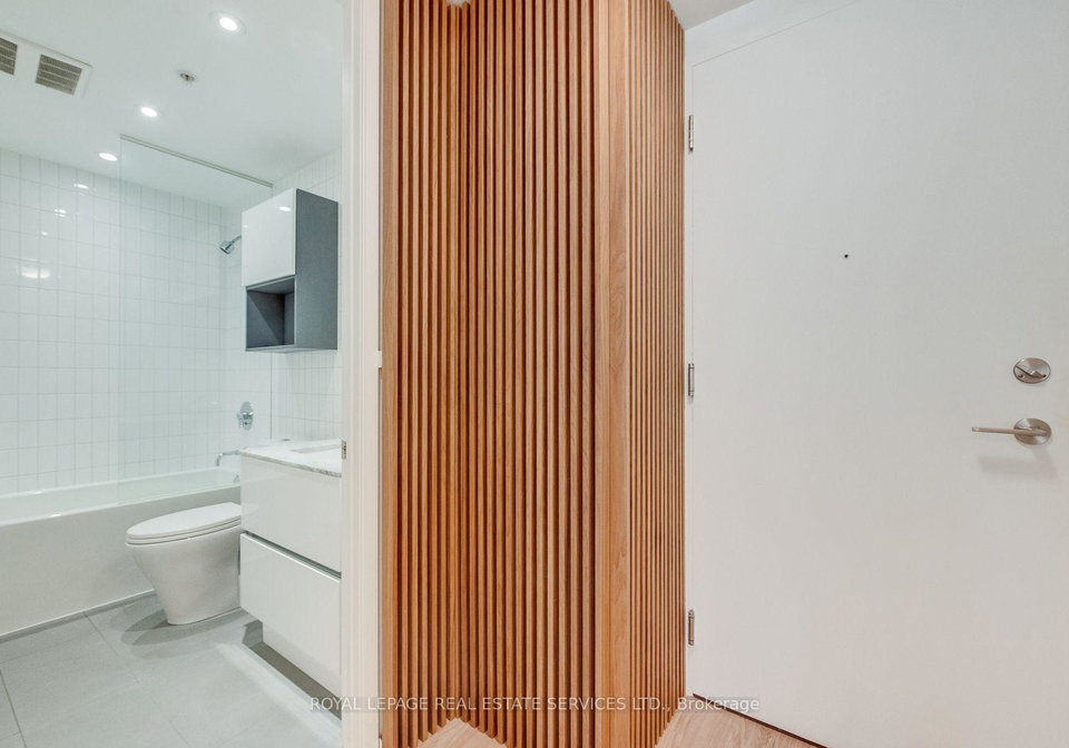 377-madison-avenue-toronto-ontario-c12388517