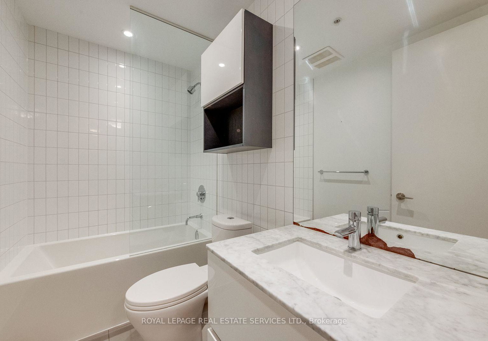 377-madison-avenue-toronto-ontario-c12388517