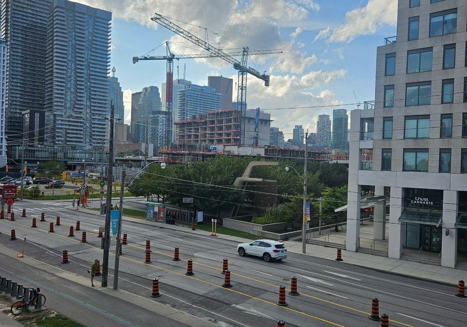 15-merchants-wharf-toronto-ontario-c12389309