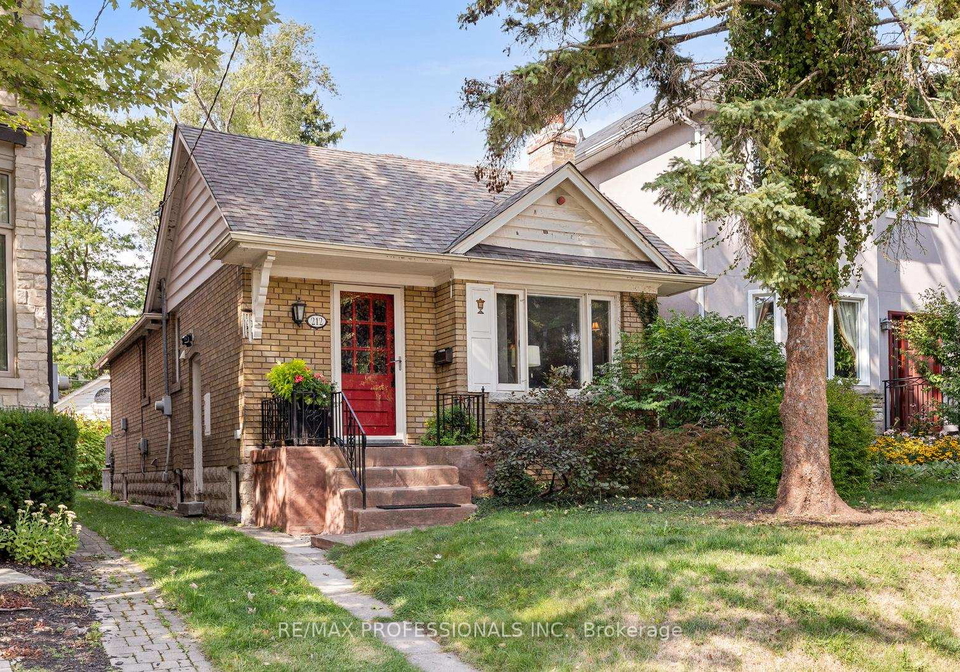 212-douglas-avenue-toronto-ontario-c12389439