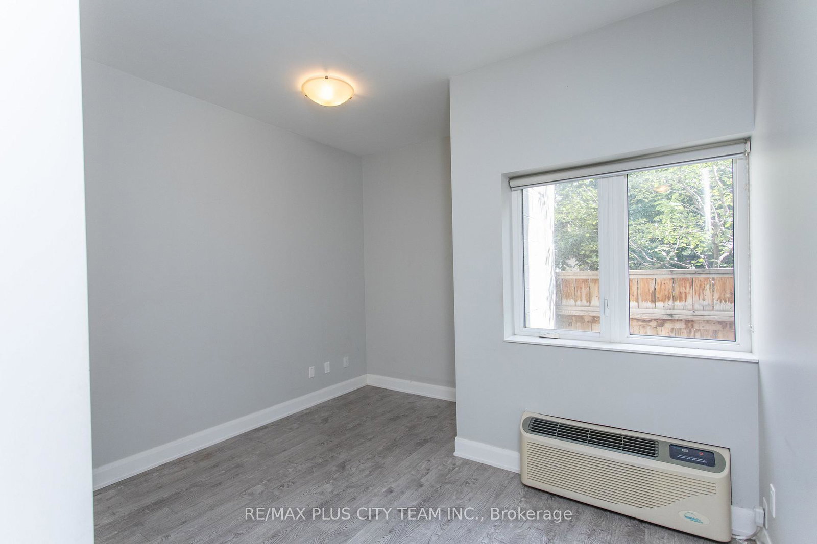 686-bathurst-street-toronto-ontario-c12389931