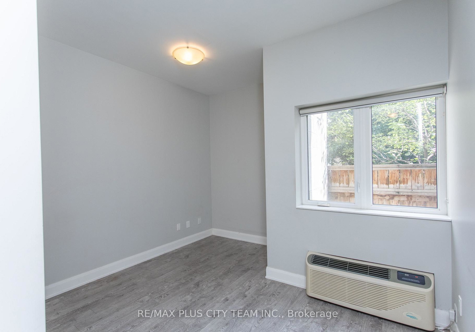 686-bathurst-street-toronto-ontario-c12389931