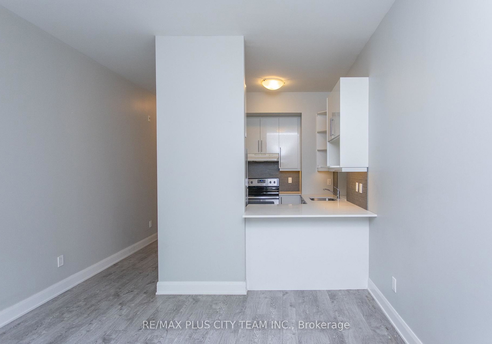 686-bathurst-street-toronto-ontario-c12389931