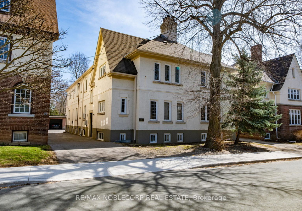 809-811-duplex-avenue-toronto-ontario-c12390018