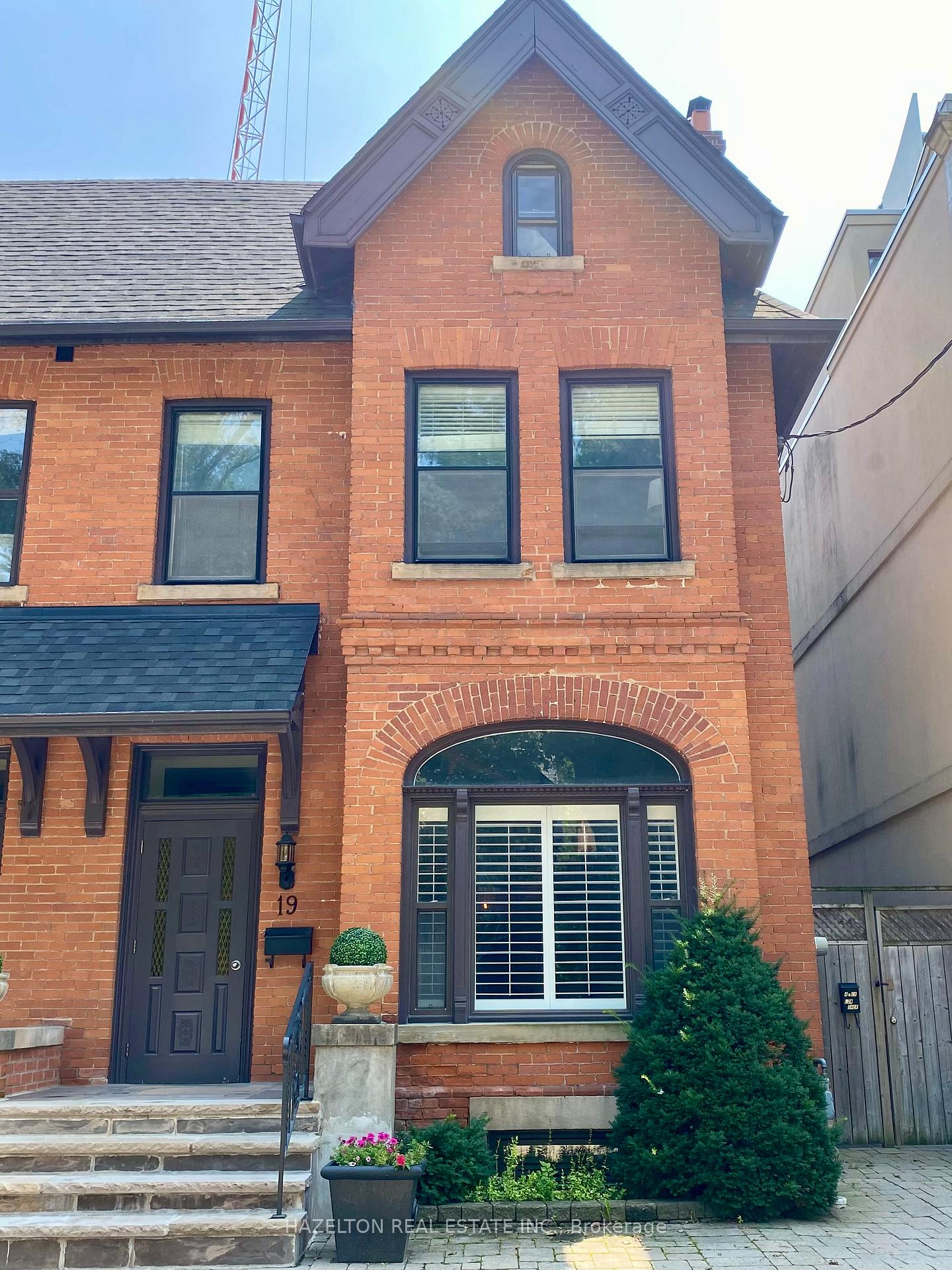 19-lowther-avenue-toronto-ontario-c12390880