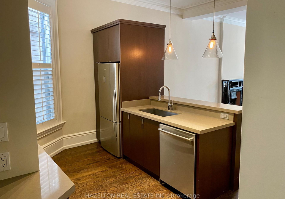 19-lowther-avenue-toronto-ontario-c12390880
