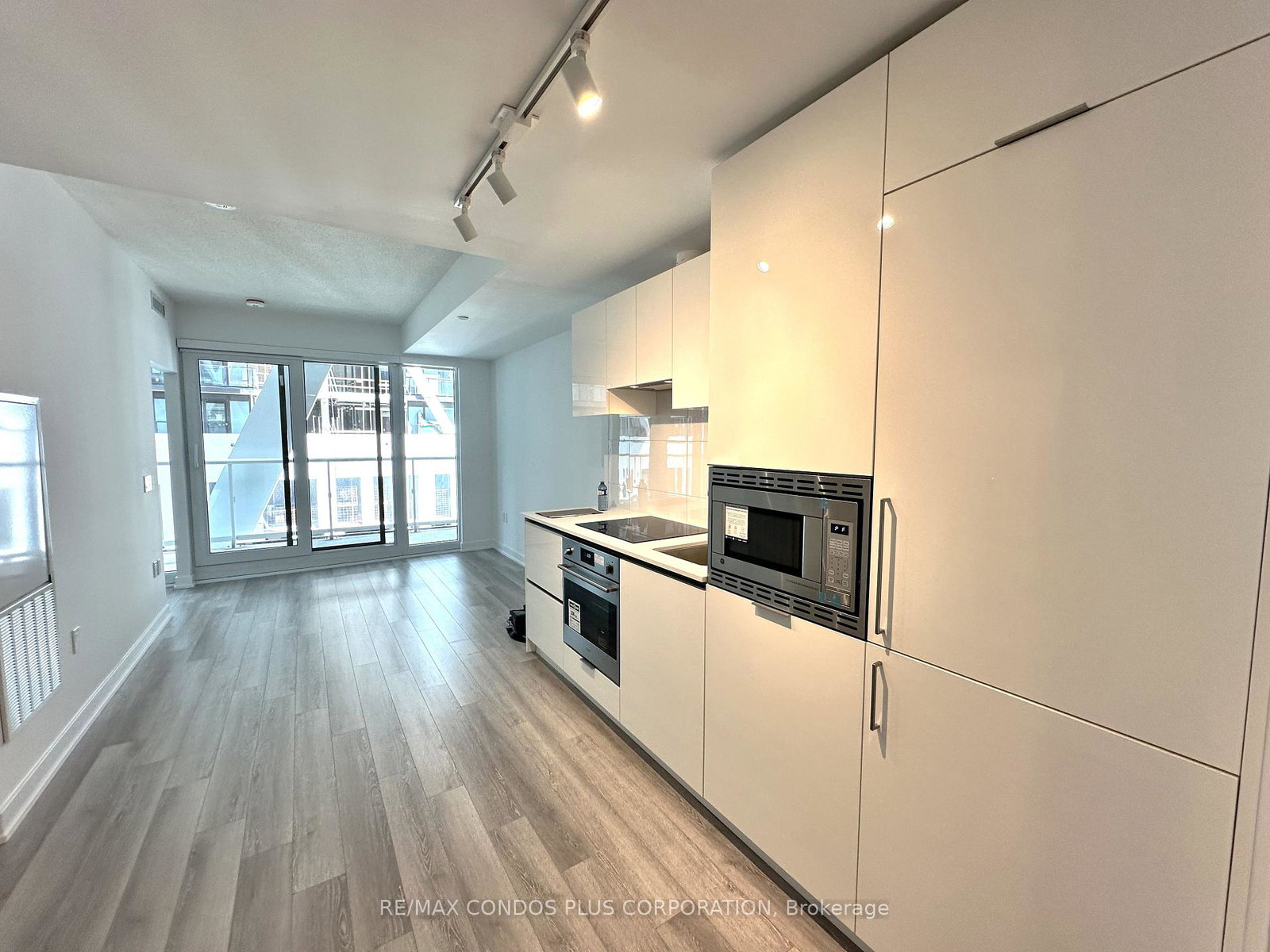 230-simcoe-street-toronto-ontario-c12391029
