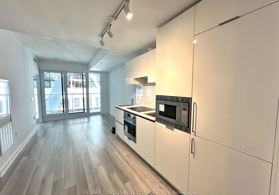 230-simcoe-street-toronto-ontario-c12391029