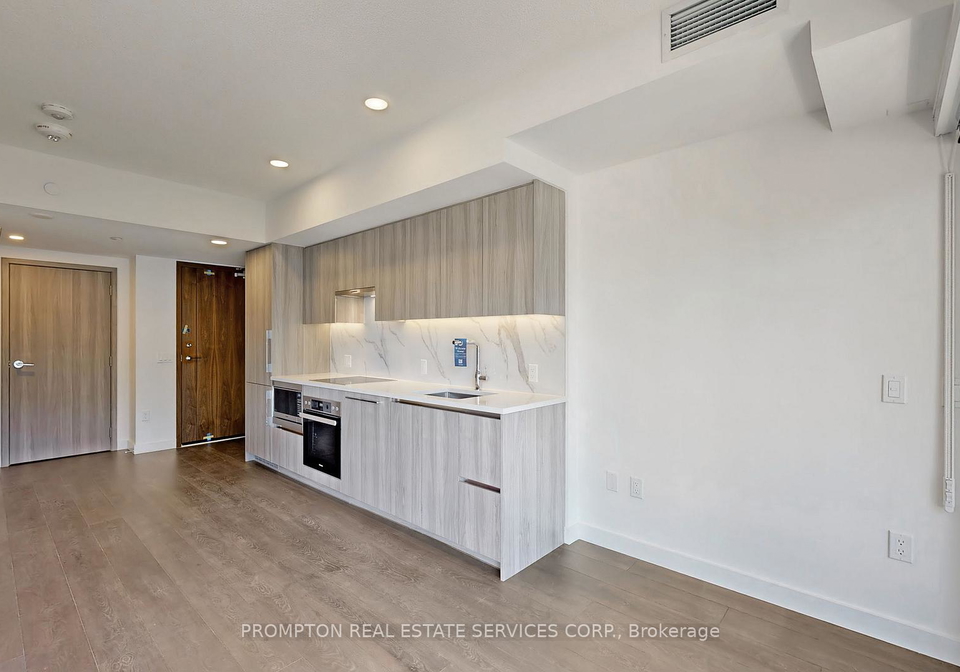 3-concord-cityplace-way-toronto-ontario-c12391079