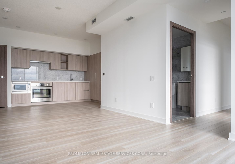 17-bathurst-street-toronto-ontario-c12391635