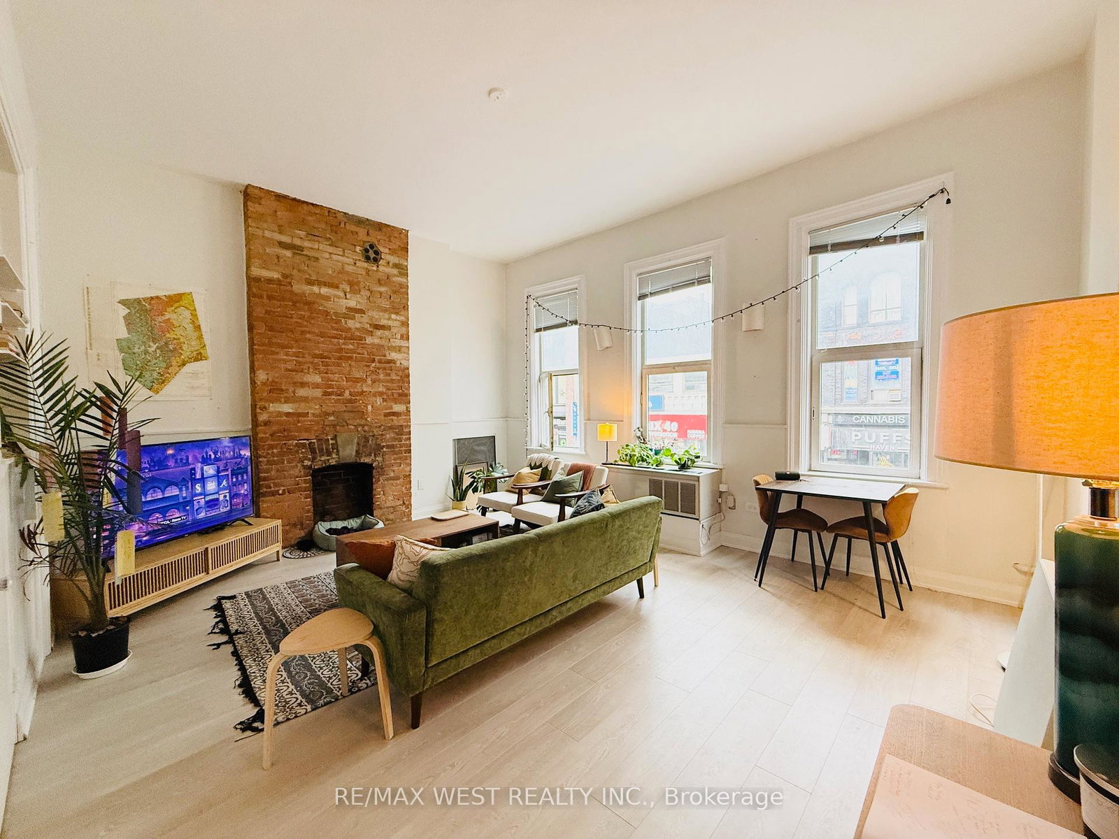 588-yonge-street-toronto-ontario-c12391771