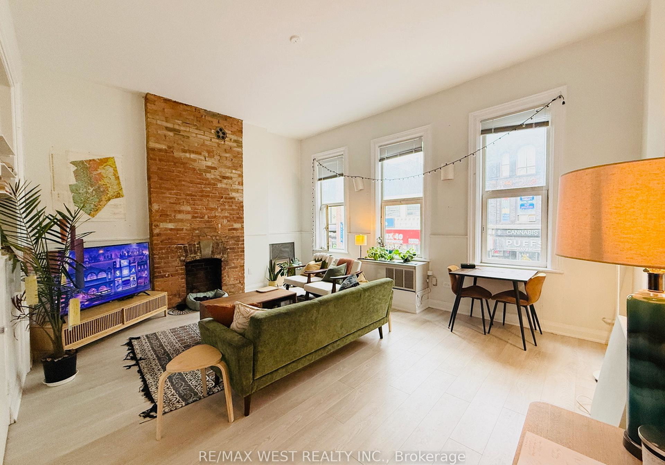 588-yonge-street-toronto-ontario-c12391771