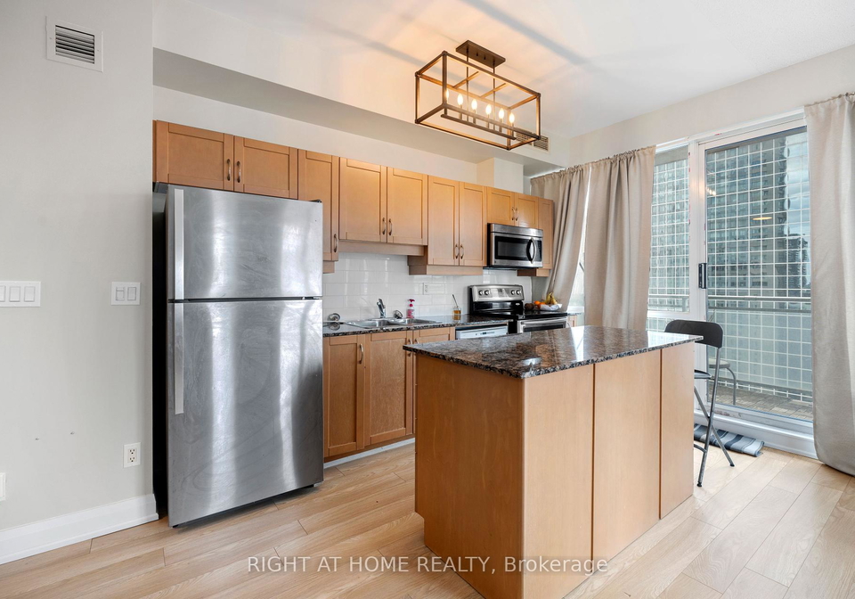 220-victoria-street-toronto-ontario-c12392221