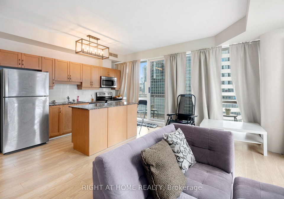 220-victoria-street-toronto-ontario-c12392221
