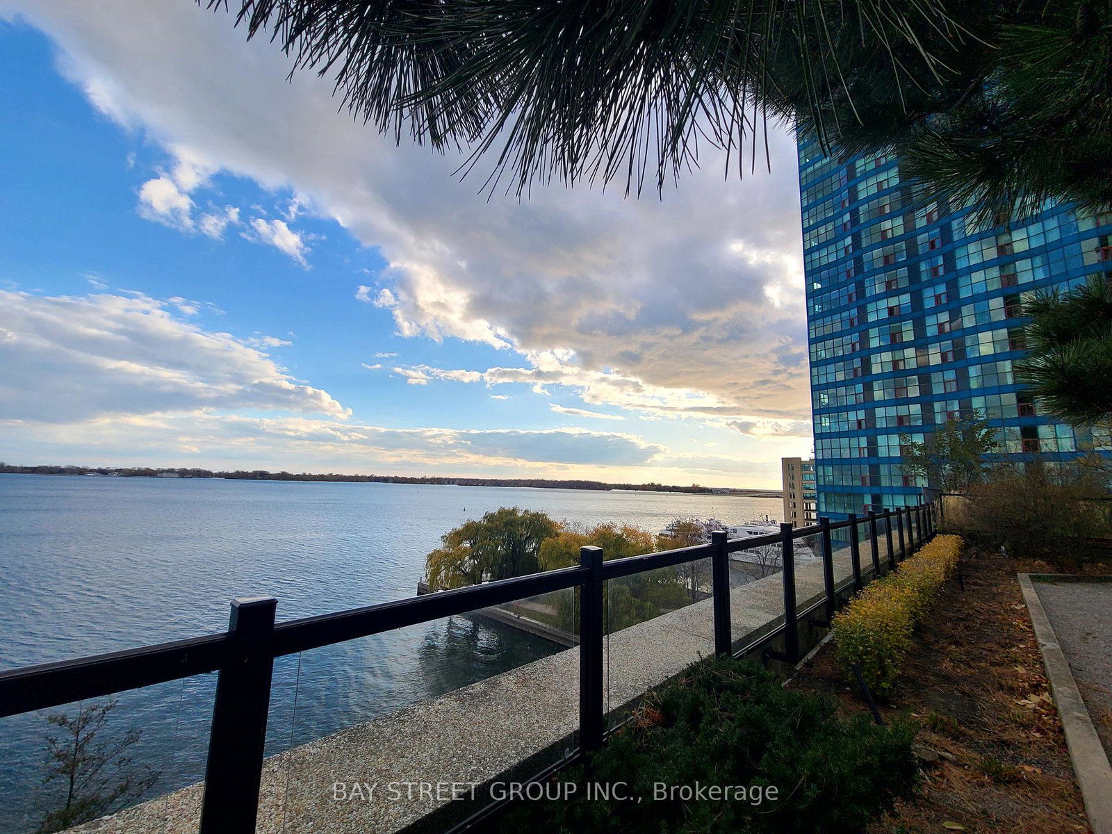 65-harbour-square-toronto-ontario-c12392531