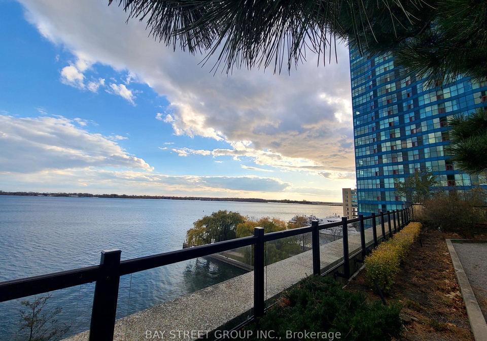 65-harbour-square-toronto-ontario-c12392531