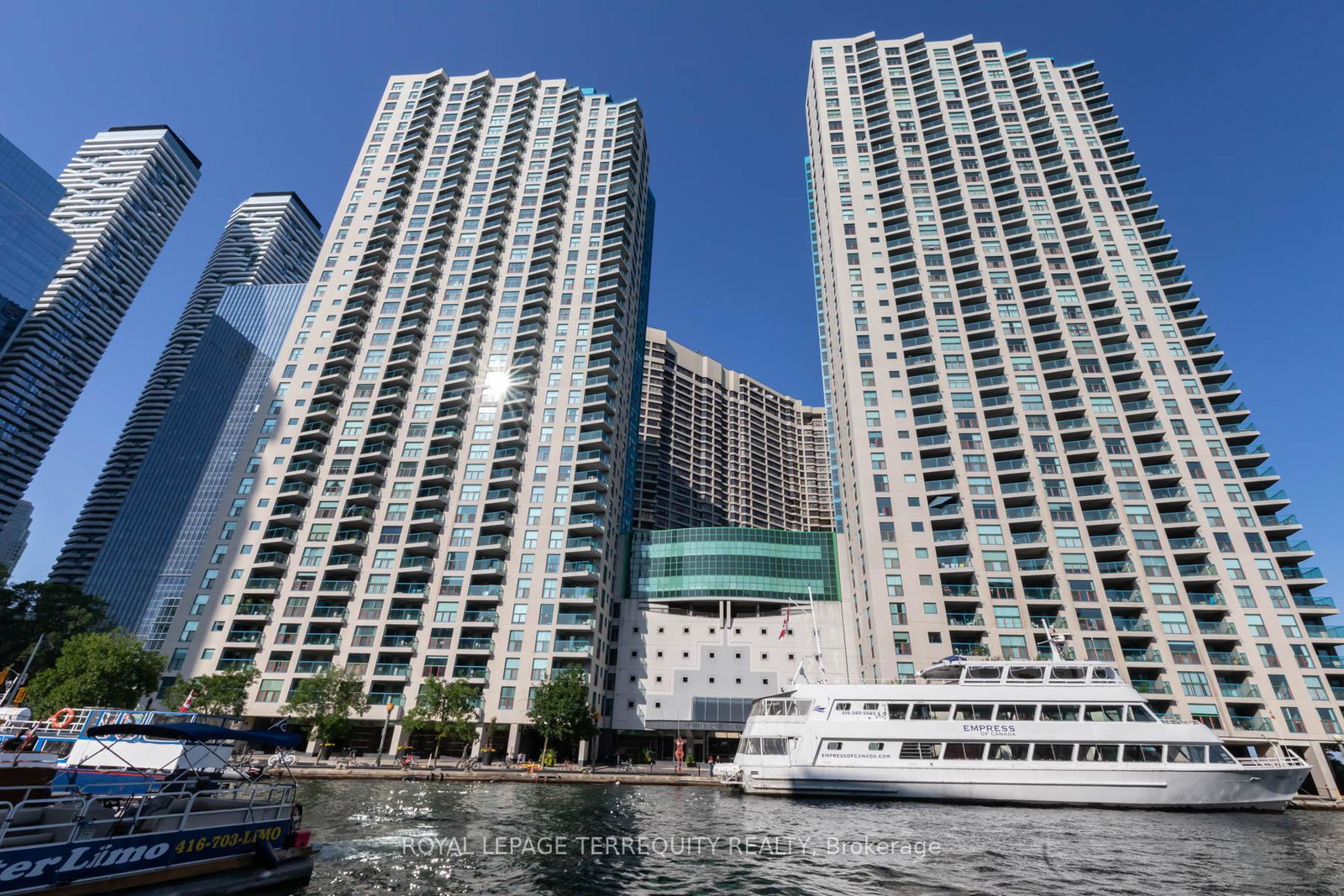 99-harbour-square-toronto-ontario-c12393434
